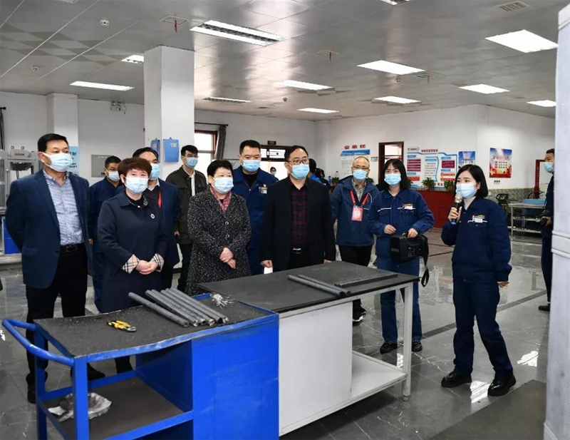 李秀華深入第八屆“陜鋼杯”職業(yè)技能競賽各考點巡查考試情況